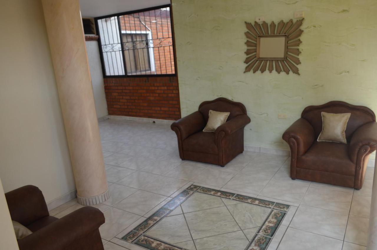 Hotel Balcon Llanero Кукута Экстерьер фото